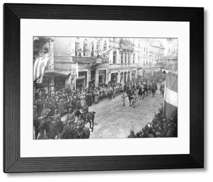 Framed Print : La Paix Victorieuse; A Constantinople: entrée solennelle a Constantinople, le 8 fevrier 1919... Creator: Unknown Framed Print : La Paix Victorieuse; A Constantinople: entrée solennelle a Constantinople, le 8 fevrier 1919... Creator: Unknown