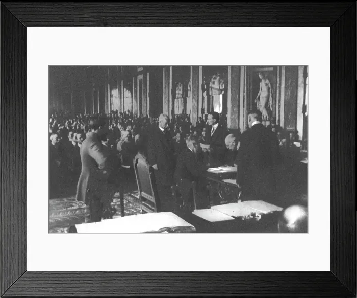 Framed Print : La signature du traite de paix a Versailles; Le president Wilson, assis devant M.Villiam... 1919. Creator: Unknown Framed Print : La signature du traite de paix a Versailles; Le president Wilson, assis devant M.Villiam... 1919. Creator: Unknown