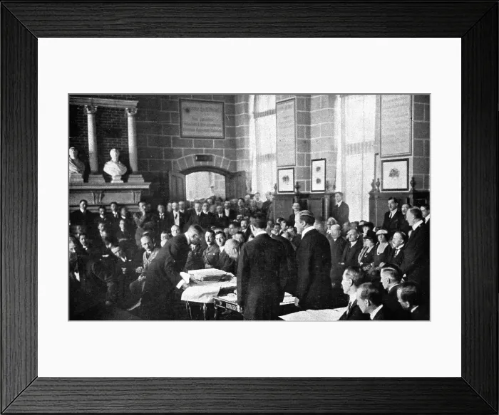 Framed Print : Le retour a la paix; Au chateau de Saint-Germain, dans la salle de l'Age de Pierre, le 10... 1919. Creator: Unknown Framed Print : Le retour a la paix; Au chateau de Saint-Germain, dans la salle de l'Age de Pierre, le 10... 1919. Creator: Unknown