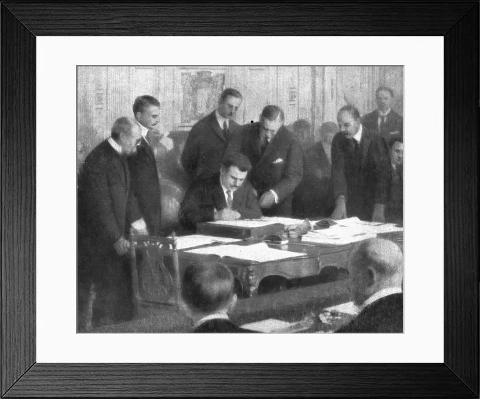 Framed Print : Le retour a la paix; M Stamboulinsky, plenipotentiaire du royaume de Bulgarie, signant... 1919. Creator: Henri Manuel Framed Print : Le retour a la paix; M Stamboulinsky, plenipotentiaire du royaume de Bulgarie, signant... 1919. Creator: Henri Manuel