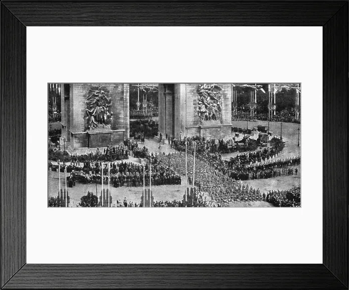 Framed Print : Le jour de gloire; le marechal Petain, sur son cheval blanc, precededes musiques de la... 1919. Creator: Unknown Framed Print : Le jour de gloire; le marechal Petain, sur son cheval blanc, precededes musiques de la... 1919. Creator: Unknown