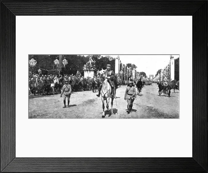Framed Print : Le jour de gloire; le general Gouraud arrive sur la place de la Concorde: derriere lui... 1919. Creator: Unknown Framed Print : Le jour de gloire; le general Gouraud arrive sur la place de la Concorde: derriere lui... 1919. Creator: Unknown