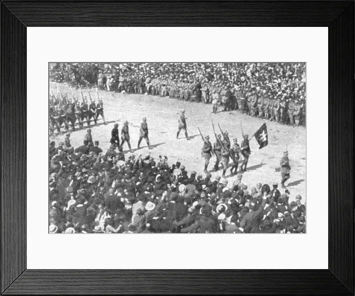 Framed Print : Le jour de gloire; le drapeau de la Pologne, 1919. Creator: Unknown Framed Print : Le jour de gloire; le drapeau de la Pologne, 1919. Creator: Unknown