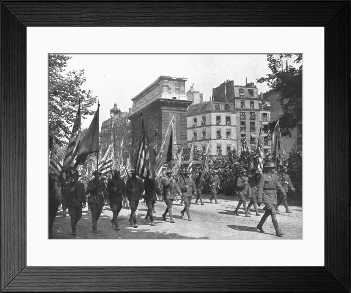 Framed Print : Le jour de gloire; au coeur de Paris: le defile sur les grands boulevards jusqu'a la place... 1919 Creator: Unknown Framed Print : Le jour de gloire; au coeur de Paris: le defile sur les grands boulevards jusqu'a la place... 1919 Creator: Unknown