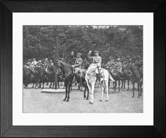 Framed Print : Le jour de gloire; au coeur de Paris: le defile sur les grands boulevards jusqu'a la place... 1919 Creator: Unknown Framed Print : Le jour de gloire; au coeur de Paris: le defile sur les grands boulevards jusqu'a la place... 1919 Creator: Unknown