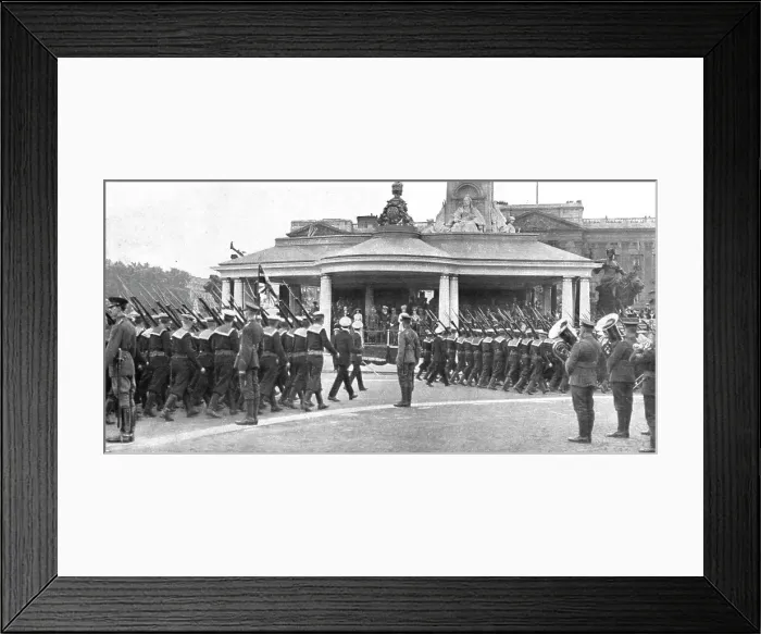 Framed Print : Les fetes de la victoire a Londres; le defile des Bluejackets devant la tribune royale... 1919. Creator: Excelsior Photo. Les fetes de la victoire a Londres; le defile des Bluejackets devant la tribune royale... 1919 Framed Print : Les fetes de la victoire a Londres; le defile des Bluejackets devant la tribune royale... 1919. Creator: Excelsior Photo. Les fetes de la victoire a Londres; le defile des Bluejackets devant la tribune royale... 1919