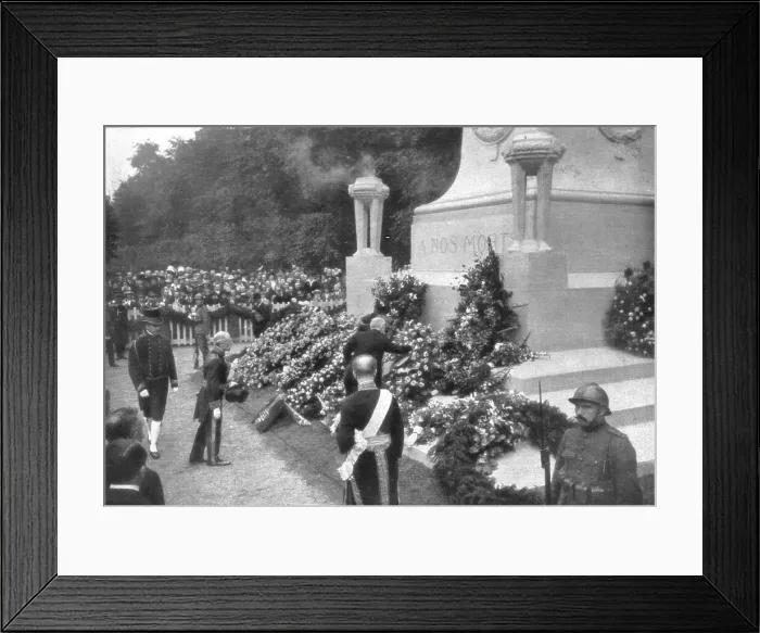 Framed Print : Les fetes de la victoire en Belgique; le 22 juillet, a Bruxelles, M Poincare depose une... 1919. Creator: Unknown Framed Print : Les fetes de la victoire en Belgique; le 22 juillet, a Bruxelles, M Poincare depose une... 1919. Creator: Unknown