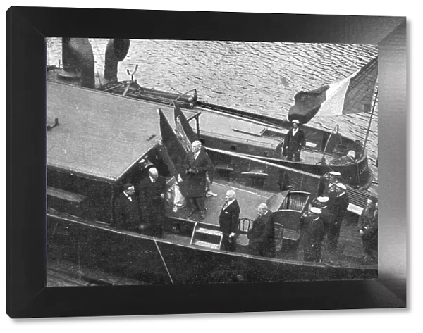 Deux departs; a Brest: le president Wilson, a bord de la canniere qui va l'amener au... 1919. Creator: Unknown