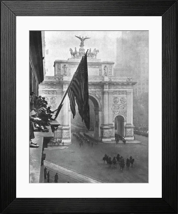 Framed Print : Les fetes de la victoire a New-York; sous l'Arc de Triomphe de Madison Square... 1919. Creator: Underwood & Underwood. Les fetes de la victoire a New-York; sous l'Arc de Triomphe de Madison Square... 1919. Creator: Underwood & Underwood Framed Print : Les fetes de la victoire a New-York; sous l'Arc de Triomphe de Madison Square... 1919. Creator: Underwood & Underwood. Les fetes de la victoire a New-York; sous l'Arc de Triomphe de Madison Square... 1919. Creator: Underwood & Underwood