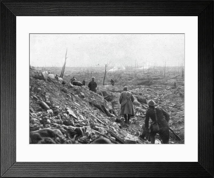 Framed Print : La victoire de Douaumont; un coup de main, le 22 octobre, dans le ravin des... 1916. Creator: Unknown Framed Print : La victoire de Douaumont; un coup de main, le 22 octobre, dans le ravin des... 1916. Creator: Unknown