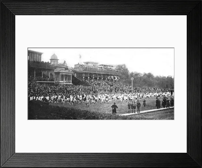 Framed Print : Le Cross des allies a Auteuil; le bataillon des concurrents francais, anglais et belges... 1916 Creator: Unknown. Le Cross des allies a Auteuil; le bataillon des concurrents francais, anglais et belges... 1916 Creator: Unknown Framed Print : Le Cross des allies a Auteuil; le bataillon des concurrents francais, anglais et belges... 1916 Creator: Unknown. Le Cross des allies a Auteuil; le bataillon des concurrents francais, anglais et belges... 1916 Creator: Unknown
