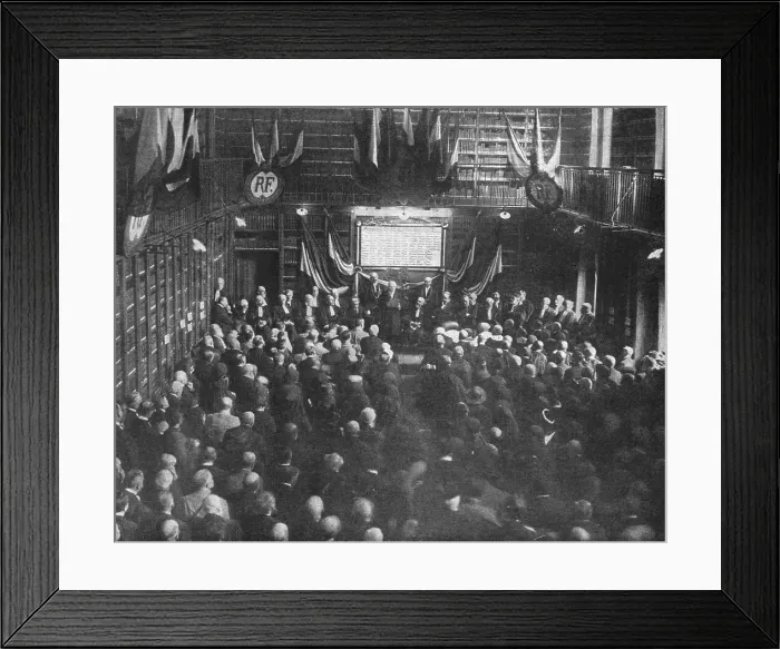 Framed Print : En l'honneur des avocats morts pour la Patrie; dans la Bibliotheque des avocats, au... 1916. Creator: Meurisse Framed Print : En l'honneur des avocats morts pour la Patrie; dans la Bibliotheque des avocats, au... 1916. Creator: Meurisse