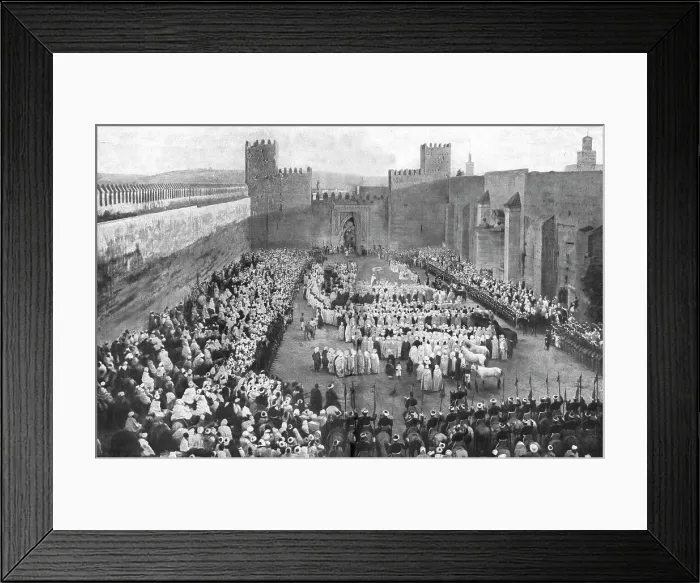 Framed Print : A Fez, pendant la fete de l'aid el Kebir: presentation des Cadeaux au Sultan du Maroc... 1916. Creator: Unknown