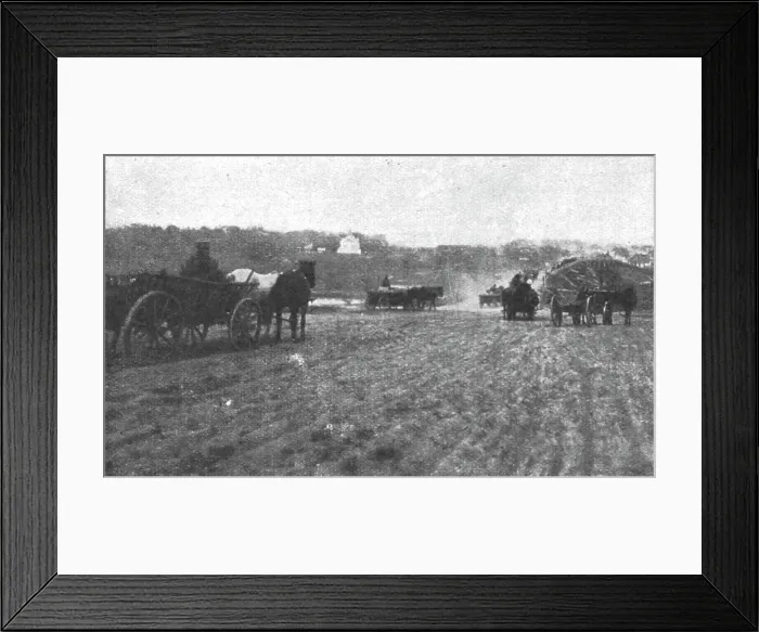 Framed Print : Visions de guerre sur le front russe; les voles deviennent larges de centaines de metres, 1916. Creator: Unknown Framed Print : Visions de guerre sur le front russe; les voles deviennent larges de centaines de metres, 1916. Creator: Unknown