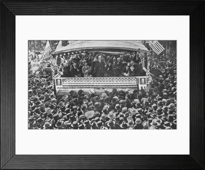 Framed Print : La bataille presidentielle aux etats-unis; M. Hughes discourant du haut d'une estrade... 1916. Creator: Underwood & Underwood. La bataille presidentielle aux etats-unis; M. Hughes discourant du haut d'une estrade... 1916 Framed Print : La bataille presidentielle aux etats-unis; M. Hughes discourant du haut d'une estrade... 1916. Creator: Underwood & Underwood. La bataille presidentielle aux etats-unis; M. Hughes discourant du haut d'une estrade... 1916