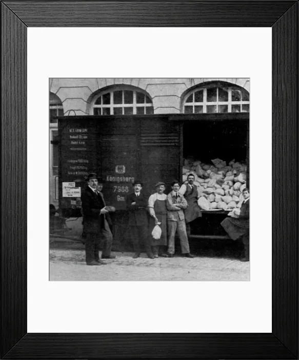 Framed Print : Les envois de pain; aux prisonniers de guerre: Chargement de pain, a Berne, dans... 1916. Creator: Unknown Framed Print : Les envois de pain; aux prisonniers de guerre: Chargement de pain, a Berne, dans... 1916. Creator: Unknown