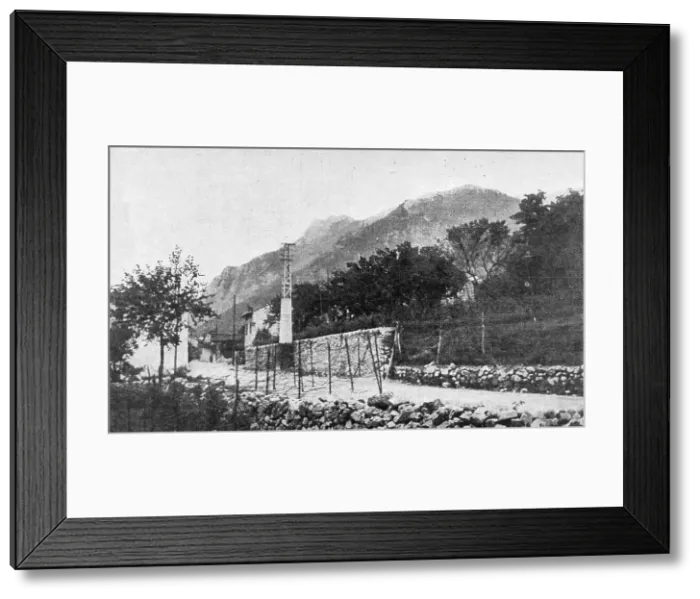 Framed Print : Arret et recul Autrichiens, Val d'Astico, 17 juin 1916; Monte Cengio, sur le rebord... 1916. Creator: Unknown Framed Print : Arret et recul Autrichiens, Val d'Astico, 17 juin 1916; Monte Cengio, sur le rebord... 1916. Creator: Unknown