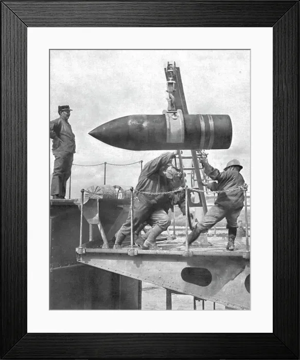Framed Print : La Bataille de la Somme; L'obus de 400: Preparation de l'action sur le front francais... 1916. Creator: Unknown Framed Print : La Bataille de la Somme; L'obus de 400: Preparation de l'action sur le front francais... 1916. Creator: Unknown