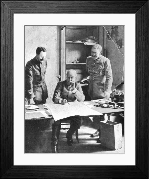 Framed Print : La Bataille de la Somme; La general Fayolle, commandant l'armee francaise de la Somme... 1916. Creator: Unknown Framed Print : La Bataille de la Somme; La general Fayolle, commandant l'armee francaise de la Somme... 1916. Creator: Unknown