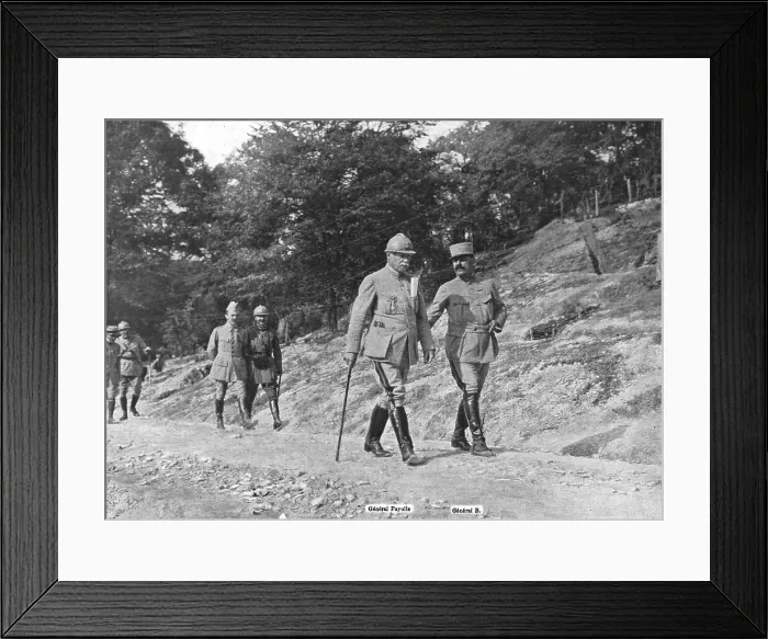 Framed Print : La Bataille de la Somme; Pres d'un poste de commandement, le troisieme jour de l'offensive, 1916. Creator: Unknown Framed Print : La Bataille de la Somme; Pres d'un poste de commandement, le troisieme jour de l'offensive, 1916. Creator: Unknown