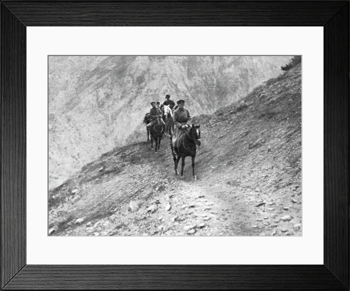 Framed Print : Le front russe d'asie; Cavaliers en reconnaiccance dans les montagnes du Kop-Dagh, 1916. Creator: Unknown Framed Print : Le front russe d'asie; Cavaliers en reconnaiccance dans les montagnes du Kop-Dagh, 1916. Creator: Unknown
