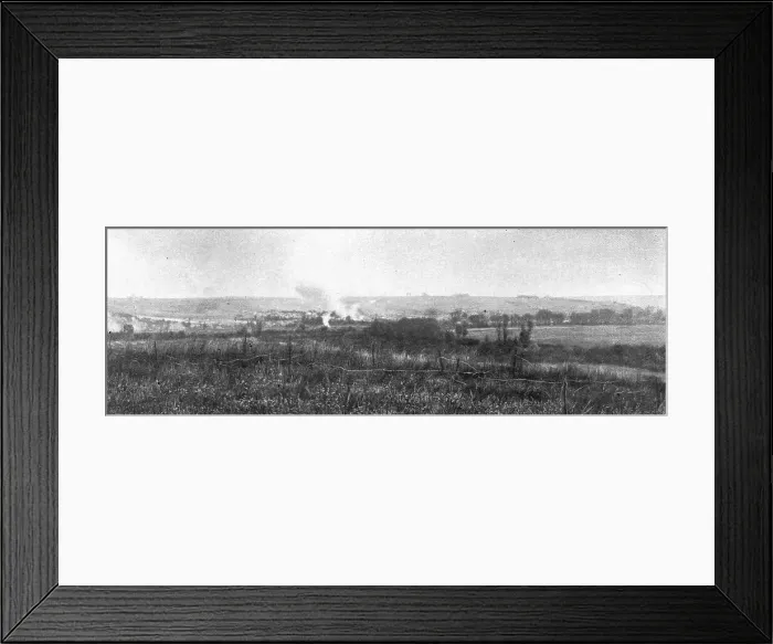 Framed Print : Les combats au Nord de la Somme; Bombardement de Curlu, quelques instants avant l'attaque, 1916. Creator: Unknown Framed Print : Les combats au Nord de la Somme; Bombardement de Curlu, quelques instants avant l'attaque, 1916. Creator: Unknown