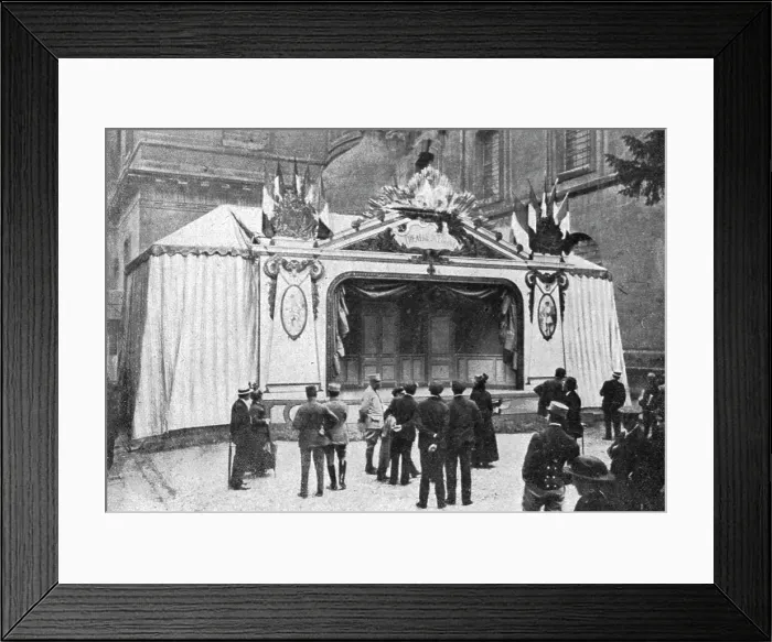 Framed Print : La Bataille de la Somme; Le Theatre du front, 1916. Creator: Unknown Framed Print : La Bataille de la Somme; Le Theatre du front, 1916. Creator: Unknown