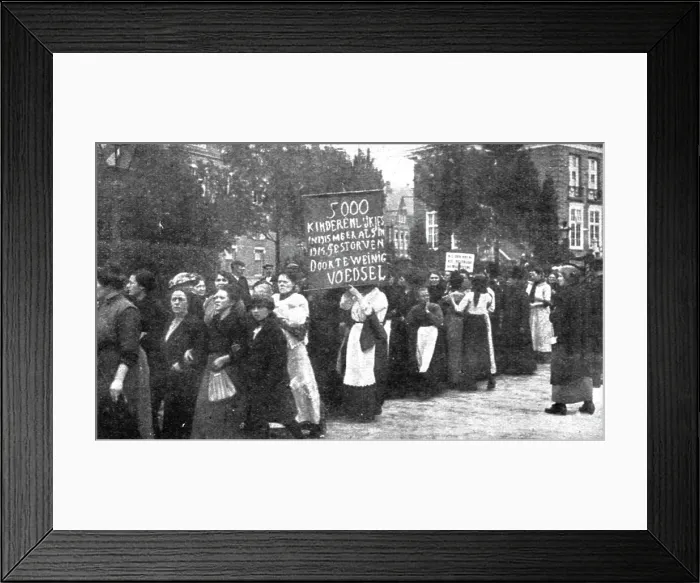 Framed Print : Les manifestations contre la vie chere en Hollande; manifestation faminine a Amsterdam... 1916. Creator: Unknown. Les manifestations contre la vie chere en Hollande; manifestation faminine a Amsterdam... 1916. Creator: Unknown Framed Print : Les manifestations contre la vie chere en Hollande; manifestation faminine a Amsterdam... 1916. Creator: Unknown. Les manifestations contre la vie chere en Hollande; manifestation faminine a Amsterdam... 1916. Creator: Unknown