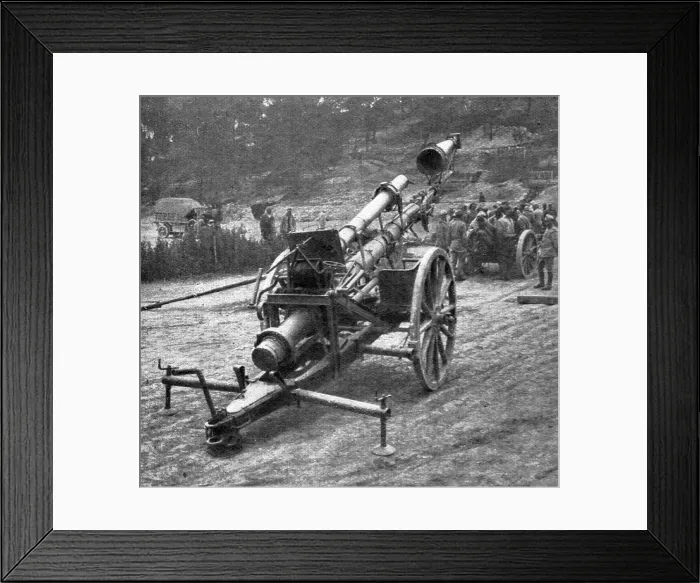 Framed Print : Dix jours de bataille sur la Somme; Un periscope geant sur roues pris aux Allemands dans... 1916. Creator: Unknown Framed Print : Dix jours de bataille sur la Somme; Un periscope geant sur roues pris aux Allemands dans... 1916. Creator: Unknown