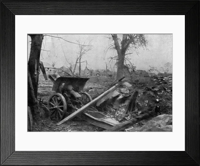 Framed Print : Sur le rerrain de l'avance Francaise au sud de la Somme; Obusier allemand qui etait... 1916. Creator: Unknown