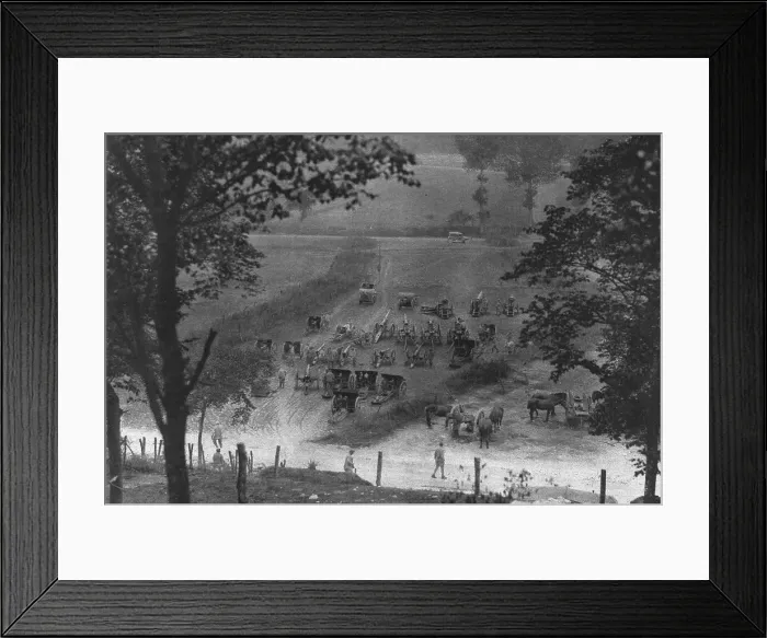 Framed Print : L'infanterie coloniale a la bataille de la Somme; rassemblement d'une partie des canons... 1916. Creator: Unknown Framed Print : L'infanterie coloniale a la bataille de la Somme; rassemblement d'une partie des canons... 1916. Creator: Unknown
