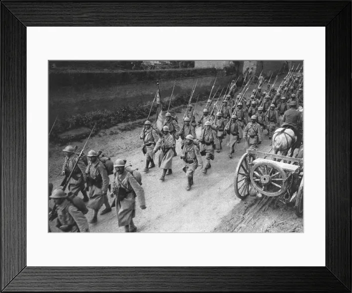 Framed Print : L'infanterie coloniale a la bataille de la Somme; Drapeau en tete, un regiment qui a pris... 1916. Creator: Unknown Framed Print : L'infanterie coloniale a la bataille de la Somme; Drapeau en tete, un regiment qui a pris... 1916. Creator: Unknown