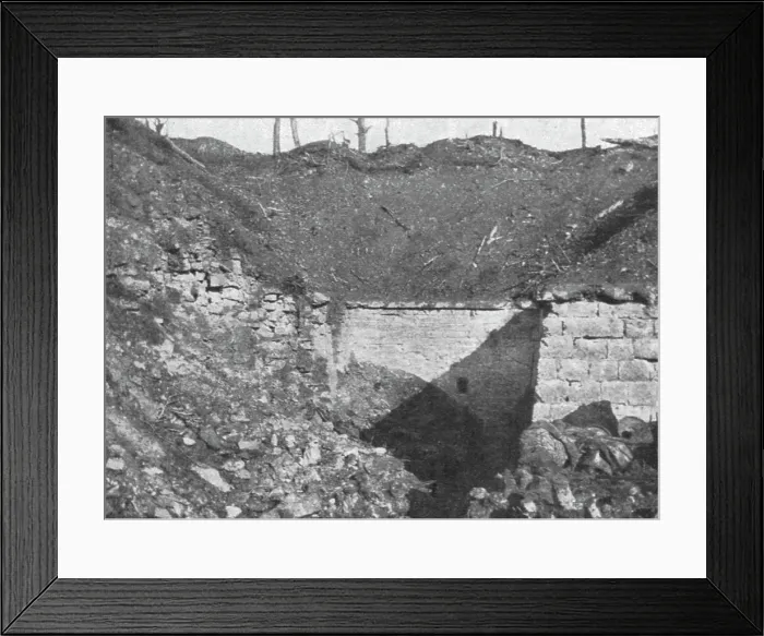 Framed Print : Episodes de la bataille de Verdun; La derniere phase de la resistance du fort de Vaux, 1916. Creator: Unknown Framed Print : Episodes de la bataille de Verdun; La derniere phase de la resistance du fort de Vaux, 1916. Creator: Unknown