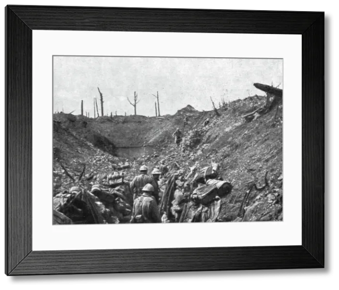 Framed Print : Episodes de la bataille de Verdun; La derniere phase de la resistance du fort de Vaux, 1916. Creator: Unknown Framed Print : Episodes de la bataille de Verdun; La derniere phase de la resistance du fort de Vaux, 1916. Creator: Unknown
