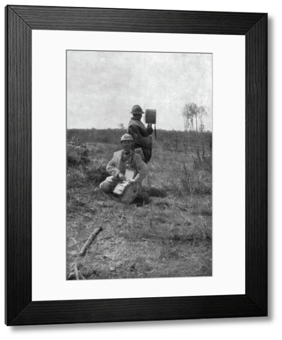 Framed Print : Episodes de l'offensive de la Somme; Lieutenant observateur d'artillerie, avec son... 1916. Creator: Unknown Framed Print : Episodes de l'offensive de la Somme; Lieutenant observateur d'artillerie, avec son... 1916. Creator: Unknown