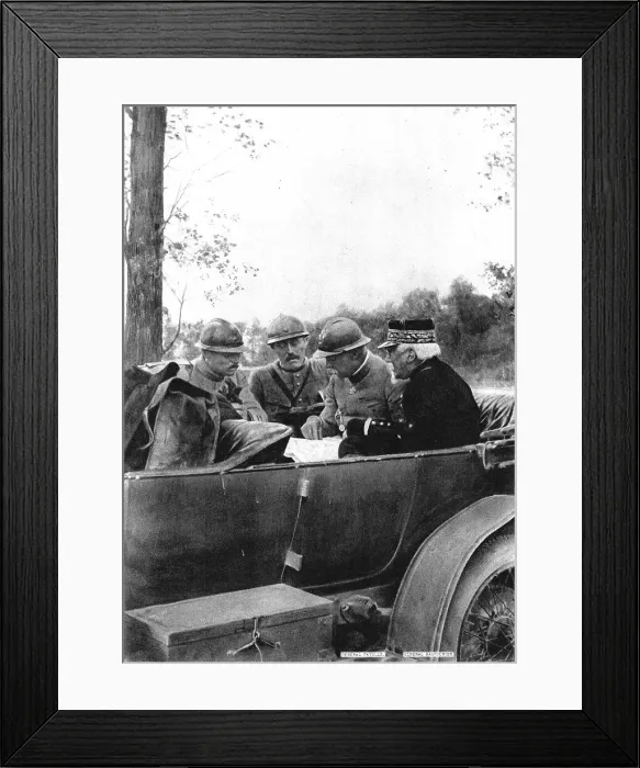 Framed Print : Pendant la Bataille; le general Fayolle, commandant l'armee de la Somme, et le general Bal Creator: Unknown Framed Print : Pendant la Bataille; le general Fayolle, commandant l'armee de la Somme, et le general Bal Creator: Unknown