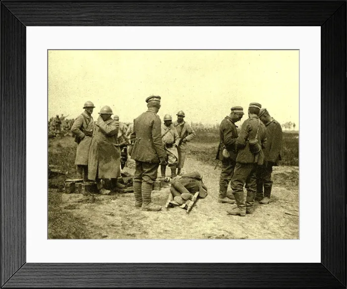 Framed Print : A l'est de Montdidier; Halte de prisonniers allemands ramenant un blesse, 1918. Creator: Unknown Framed Print : A l'est de Montdidier; Halte de prisonniers allemands ramenant un blesse, 1918. Creator: Unknown