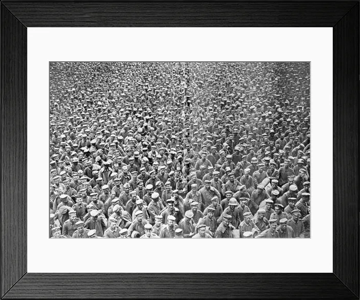 Framed Print : Les succes Britanniques; Prisonniers captures par les 3e et 4e Armees Britanniques... 1918. Creator: Unknown Framed Print : Les succes Britanniques; Prisonniers captures par les 3e et 4e Armees Britanniques... 1918. Creator: Unknown