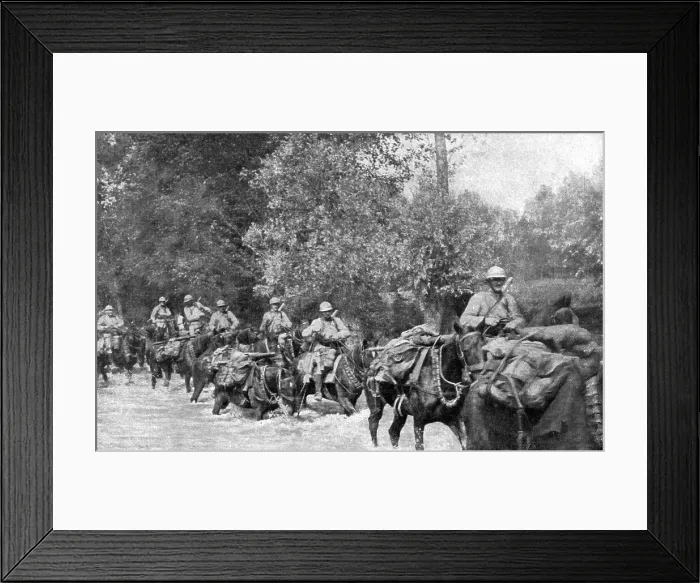 Framed Print : Sur L'Aisne; La poursuite de l'ennemi; passage d'un gue de l'Aisne par une equipe de... 1918. Creator: Unknown Framed Print : Sur L'Aisne; La poursuite de l'ennemi; passage d'un gue de l'Aisne par une equipe de... 1918. Creator: Unknown