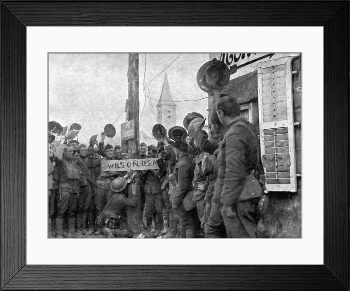 Framed Print : Les Americains dans le Saillant de Saint-Mihiel; A la sortie d'un village, des Yanks'... 1918. Creator: Unknown. Les Americains dans le Saillant de Saint-Mihiel; A la sortie d'un village, des Yanks'... 1918. Creator: Unknown Framed Print : Les Americains dans le Saillant de Saint-Mihiel; A la sortie d'un village, des Yanks'... 1918. Creator: Unknown. Les Americains dans le Saillant de Saint-Mihiel; A la sortie d'un village, des Yanks'... 1918. Creator: Unknown
