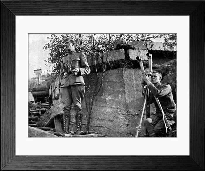 Framed Print : Les Americains dans le Saillant de Saint-Mihiel; Dans les positions de l'ennemi: observ... 1918. Creator: Unknown Framed Print : Les Americains dans le Saillant de Saint-Mihiel; Dans les positions de l'ennemi: observ... 1918. Creator: Unknown