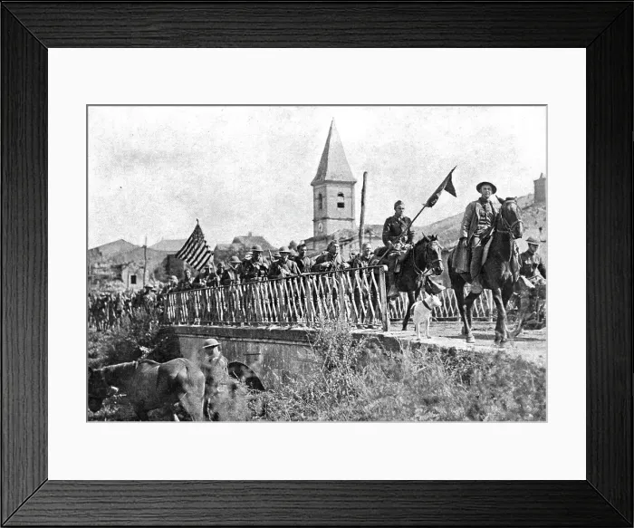 Framed Print : Les Americains dans le Saillant de Saint-Mihiel; Une campagnie americaine du genie... 1918. Creator: Unknown Framed Print : Les Americains dans le Saillant de Saint-Mihiel; Une campagnie americaine du genie... 1918. Creator: Unknown