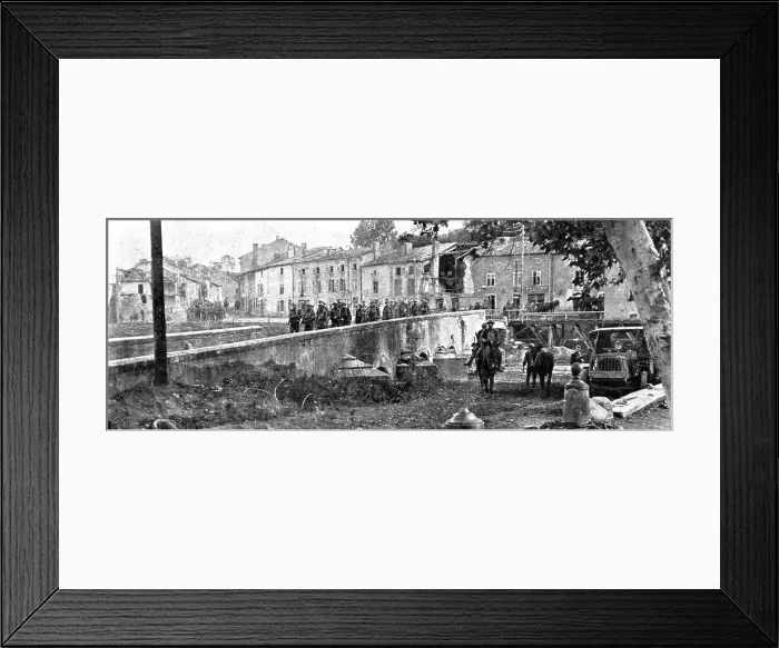Framed Print : Les Americains dans le Saillant de Saint-Mihiel; A Thiaucourt, conquis le 12 septembre a... 1918. Creator: Unknown Framed Print : Les Americains dans le Saillant de Saint-Mihiel; A Thiaucourt, conquis le 12 septembre a... 1918. Creator: Unknown