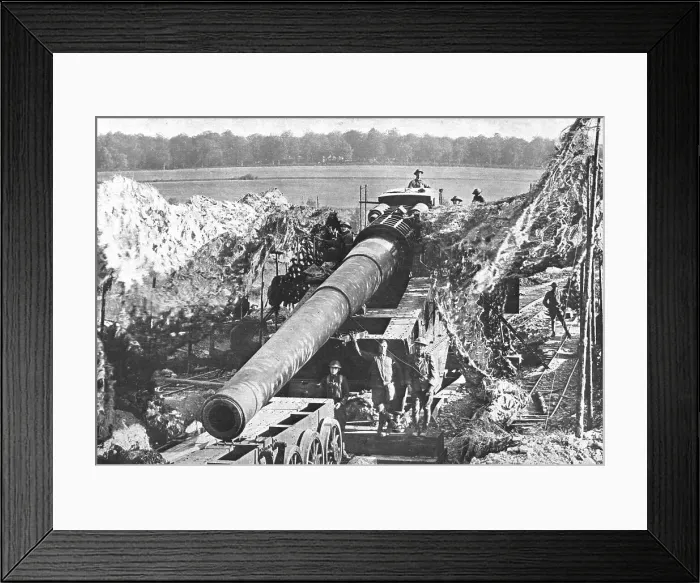 Framed Print : En Argonne; Un des canons de 14 pouces, servis par des pointeurs de l'artillerie de cote... 1918. Creator: Signal Corps ASF Framed Print : En Argonne; Un des canons de 14 pouces, servis par des pointeurs de l'artillerie de cote... 1918. Creator: Signal Corps ASF