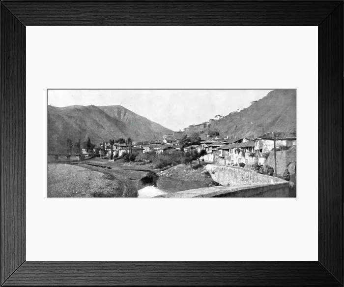 Framed Print : La capitulation Bulgare; L'entreedes premiers elements serbes a Istip, par le faubourg... 1918. Creator: Unknown Framed Print : La capitulation Bulgare; L'entreedes premiers elements serbes a Istip, par le faubourg... 1918. Creator: Unknown