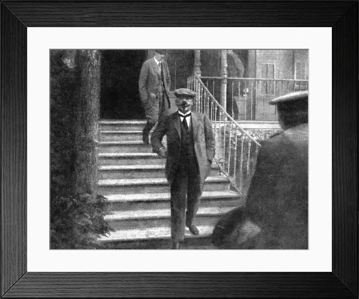 Framed Print : La capitulation Bulgare; le ministre des Finances, M. Liaptchef, sortant de la maison ou... 1918. Creator: Unknown Framed Print : La capitulation Bulgare; le ministre des Finances, M. Liaptchef, sortant de la maison ou... 1918. Creator: Unknown
