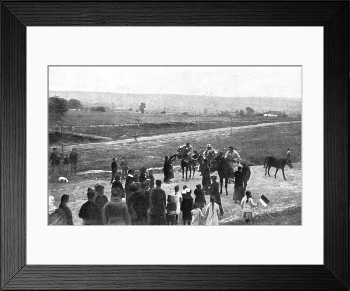 Framed Print : La liberation de la Serbie; des eclaireurs francais accueillis en liberateurs aux abords... 1918. Creator: Unknown Framed Print : La liberation de la Serbie; des eclaireurs francais accueillis en liberateurs aux abords... 1918. Creator: Unknown