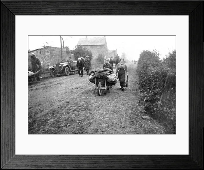 Framed Print : Parmi les populations delivrees; Pres de Maretz, entre le Cateau et Cambrai... 1918. Creator: Unknown Framed Print : Parmi les populations delivrees; Pres de Maretz, entre le Cateau et Cambrai... 1918. Creator: Unknown