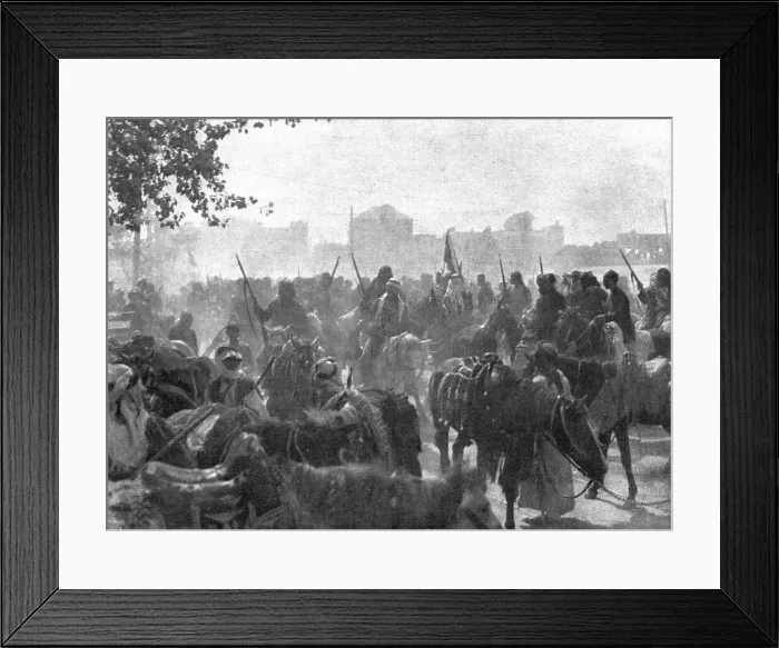 Framed Print : L'occupation de Damas; La cavalerie arabe dans les faubourgs de la ville, ou les... 1918. Creator: Unknown Framed Print : L'occupation de Damas; La cavalerie arabe dans les faubourgs de la ville, ou les... 1918. Creator: Unknown