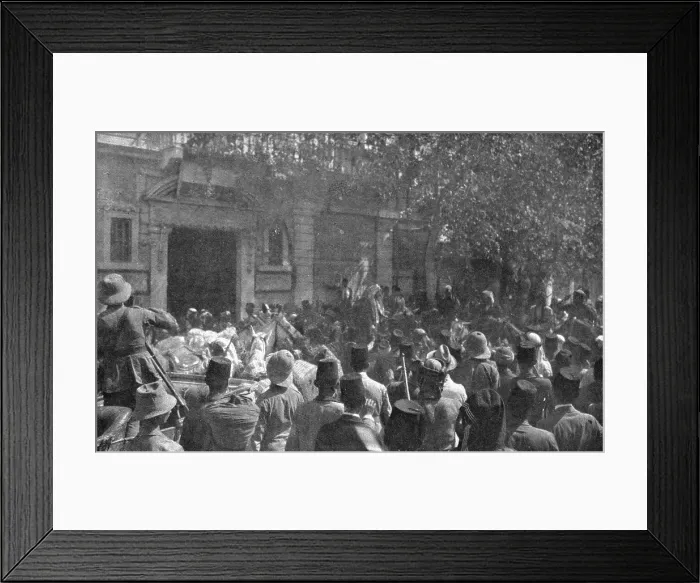 Framed Print : L'occupation de Damas; L'emir Feycal, fils du cherif Hussein, roi du Hedjaz, entre... 1918. Creator: Unknown Framed Print : L'occupation de Damas; L'emir Feycal, fils du cherif Hussein, roi du Hedjaz, entre... 1918. Creator: Unknown